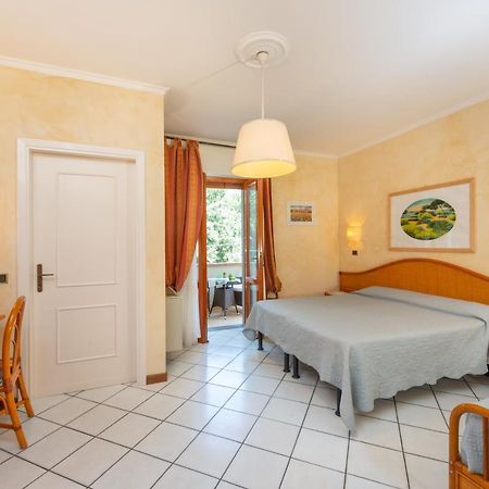 Hotel Tirreno ฟอร์เต เดย์ มาร์มี ภายนอก รูปภาพ