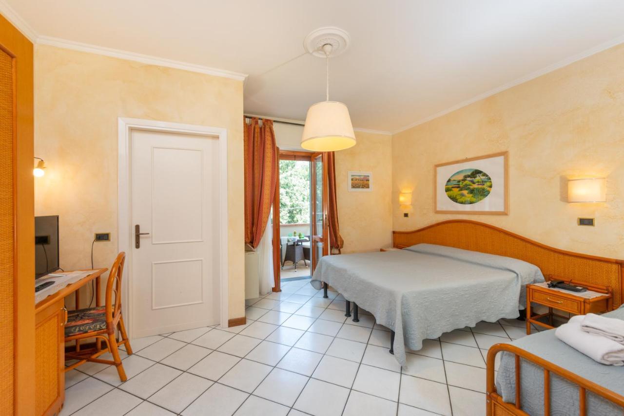 Hotel Tirreno ฟอร์เต เดย์ มาร์มี ภายนอก รูปภาพ