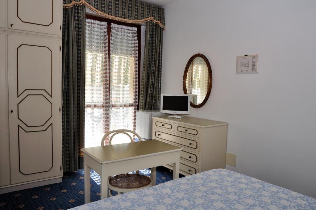 Hotel Tirreno ฟอร์เต เดย์ มาร์มี ห้อง รูปภาพ