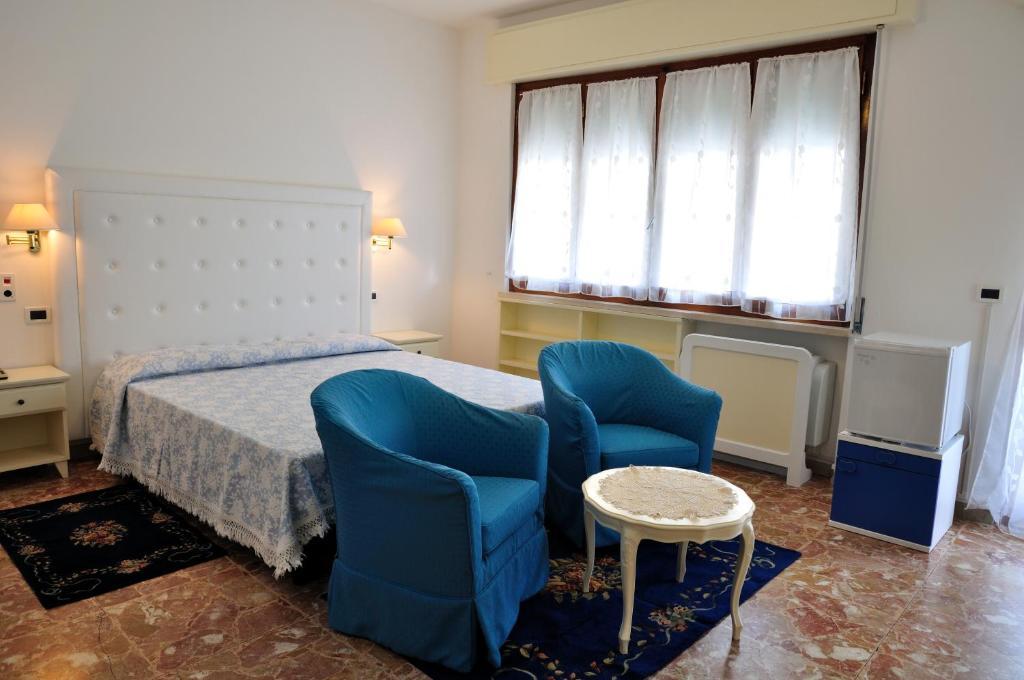 Hotel Tirreno ฟอร์เต เดย์ มาร์มี ห้อง รูปภาพ