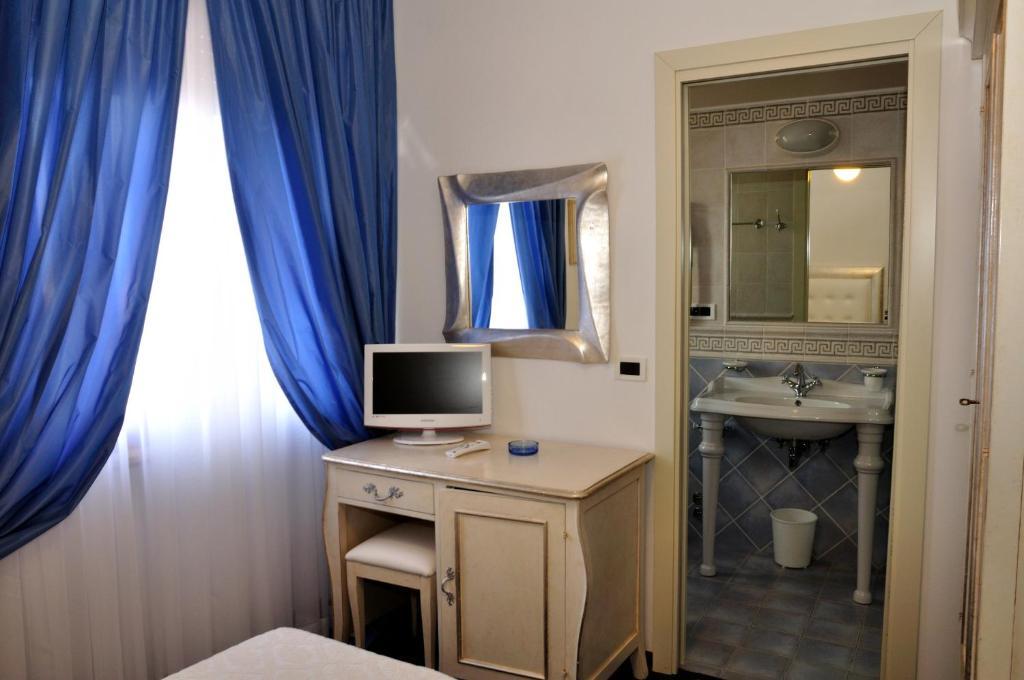 Hotel Tirreno ฟอร์เต เดย์ มาร์มี ภายนอก รูปภาพ