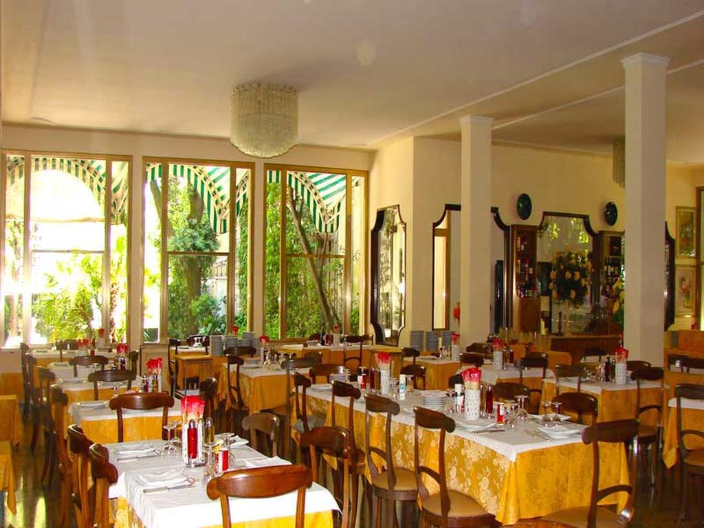 Hotel Tirreno ฟอร์เต เดย์ มาร์มี ภายนอก รูปภาพ