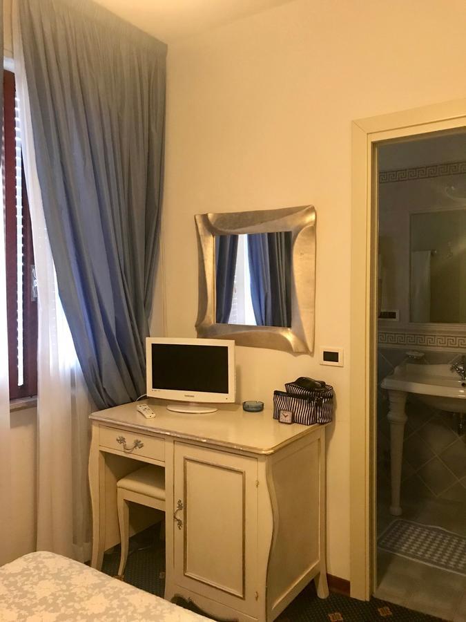 Hotel Tirreno ฟอร์เต เดย์ มาร์มี ภายนอก รูปภาพ