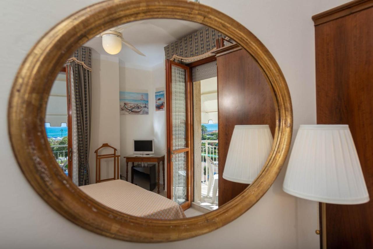 Hotel Tirreno ฟอร์เต เดย์ มาร์มี ภายนอก รูปภาพ